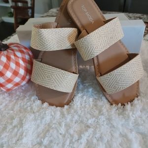 NEW 🌞Boutique sandals by Top Moda sz 8 Beige